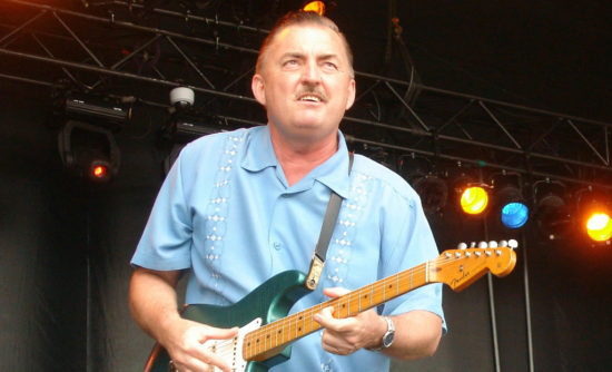 Bluesový gitarista Charlie Batty